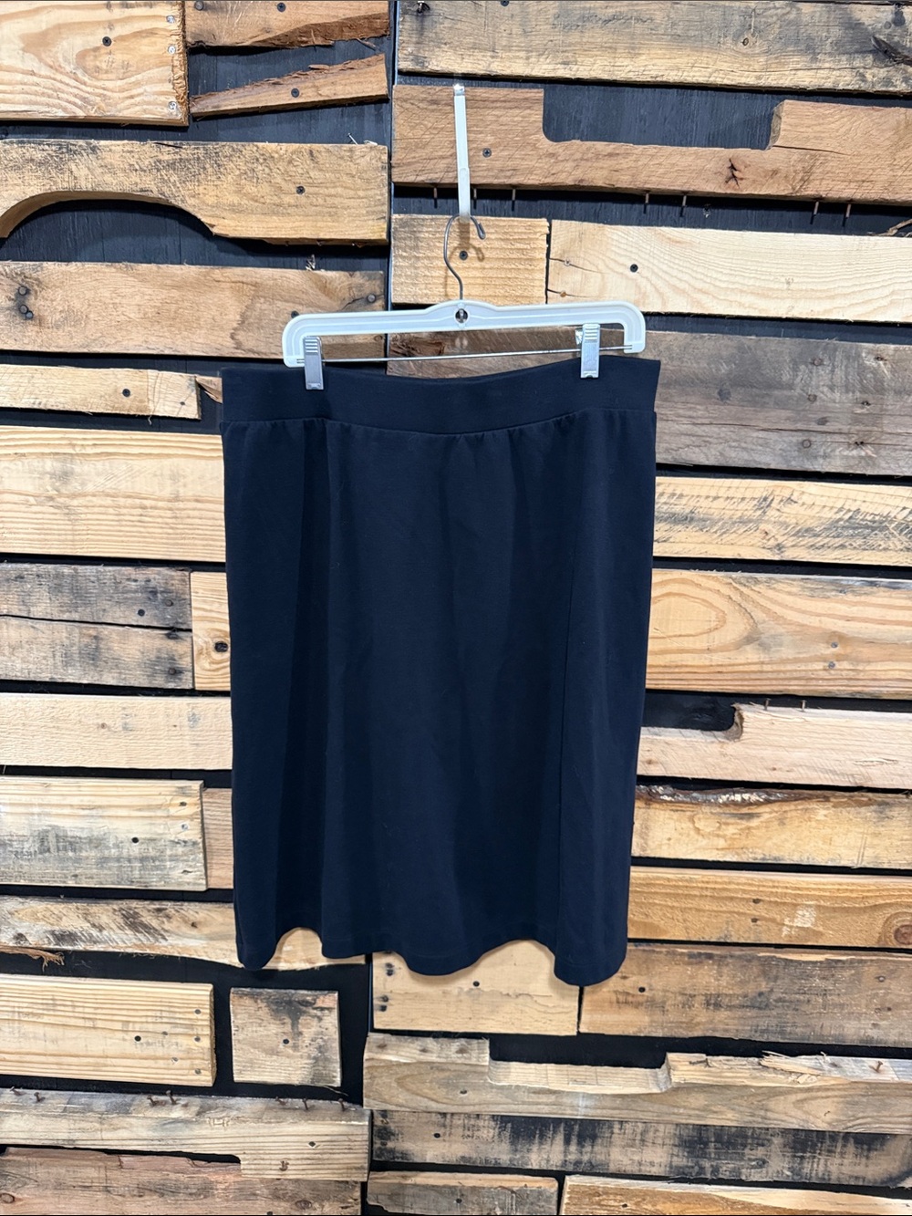 Lands’ End Black Knit Athleisure MIDI length skirt Women’s Size large